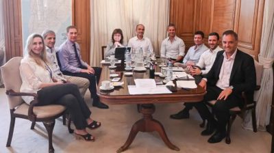 Reuni�n de mesa pol�tica: Adorni condujo, Santiago Caputo no particip� y Bullrich se fue antes