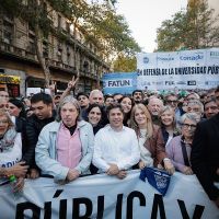 Kicillof se sum� a la marcha universitaria junto a varios intendentes: �Estamos defendiendo el futuro de los argentinos�