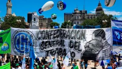 La CGT endurece su estrategia contra la reforma laboral y advierte con un paro por las paritarias