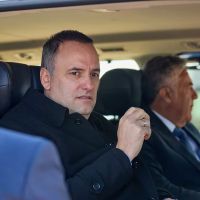 Manuel Adorni, en Mendoza: visita fugaz e inc�moda en la inauguraci�n del primer RIGI del pa�s