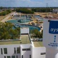Milei abre paso al modelo privatizador de AySA y al temor por la crisis de los 90