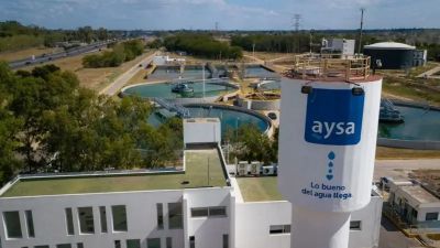 Milei abre paso al modelo privatizador de AySA y al temor por la crisis de los 90