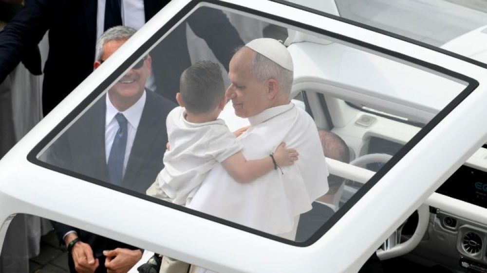 Le�n XIV reza en el lugar del atentado de hace 45 a�os contra Juan Pablo II