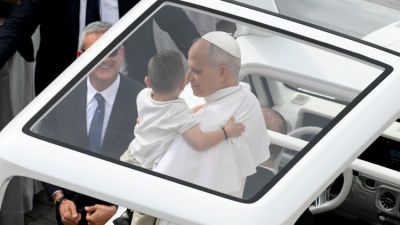 Le�n XIV reza en el lugar del atentado de hace 45 a�os contra Juan Pablo II