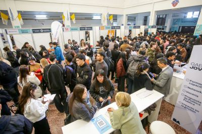 M�s de 2100 j�venes participaron de la Expo Empleo Barrial, edici�n juventud, con m�s de 600 ofertas laborales y 31 empresas en stand