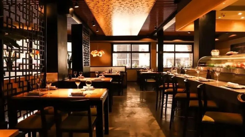 El ajuste tambi�n vac�a restaurantes: 81% de los hogares redujo o abandon� las salidas a comer