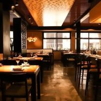 El ajuste tambi�n vac�a restaurantes: 81% de los hogares redujo o abandon� las salidas a comer