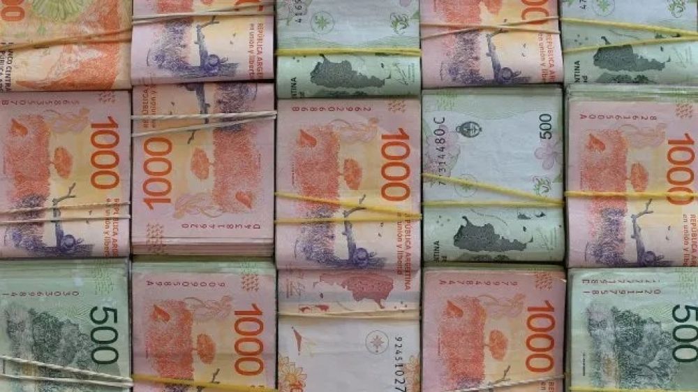 La demanda de pesos cay� 13% real desde julio y aseguran que eso reaviv� la inflaci�n: �qu� pasar� ahora?