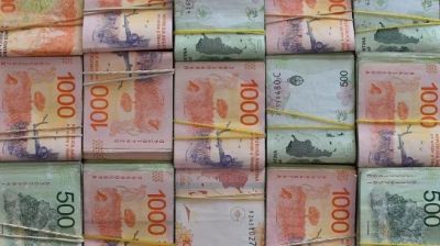 La demanda de pesos cay� 13% real desde julio y aseguran que eso reaviv� la inflaci�n: �qu� pasar� ahora?