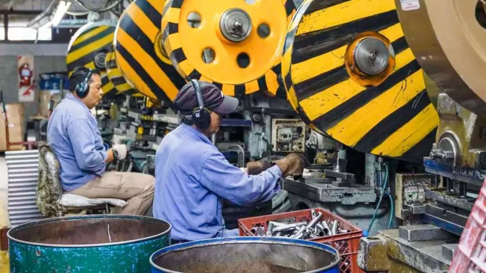 La industria acelera despidos por los sobrecostos energ�ticos que el Gobierno no quiere absorber