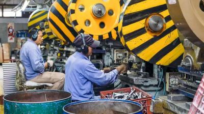 La industria acelera despidos por los sobrecostos energ�ticos que el Gobierno no quiere absorber