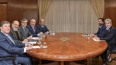 Luis Caputo recibi� a la UIA: coincidieron en la necesidad de bajar impuestos y los industriales pidieron frenar embargos de ARCA