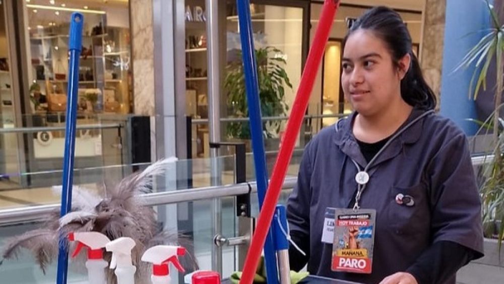 Empleados de limpieza del shopping Alto Palermo nucleados en el Somra realizaron protestas por salarios de pobreza