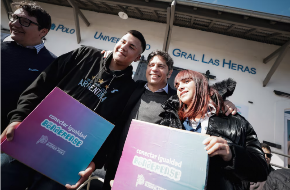 Axel Kicillof se lanza en busca del voto joven para disputarle un electorado clave a los libertarios