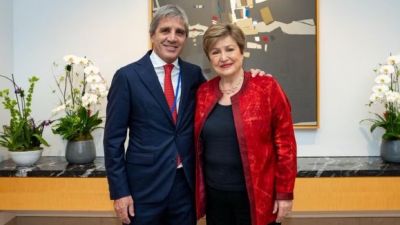 Caputo se comprometi� con el FMI a posponer partes de la reforma laboral para garantizar el super�vit fiscal
