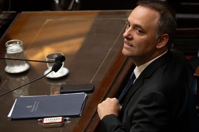 Cascada de problemas: la Justicia cerca a Manuel Adorni y eval�a llamarlo a indagatoria antes del invierno