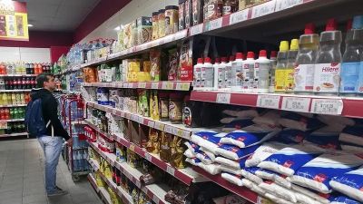 El consumo masivo cay� casi 4% en abril y el derrumbe no encuentra piso