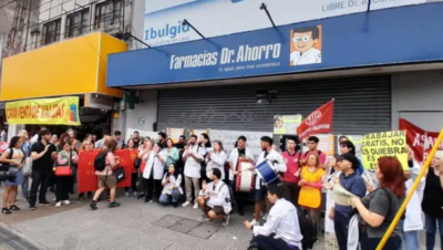Dr. Ahorro no paga sueldos ni indemnizaciones y cambi� los candados de los locales para que nadie entre