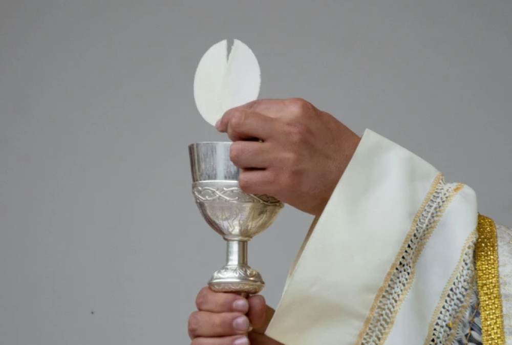 Obispo excomulga a persona que rob� Sagrada Eucarist�a en Sinaloa, M�xico