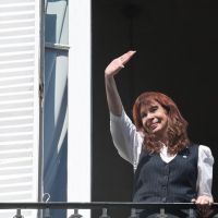 La C�mpora le exige al resto del peronismo una defensa cerrada de Cristina Kirchner y aumenta la tensi�n