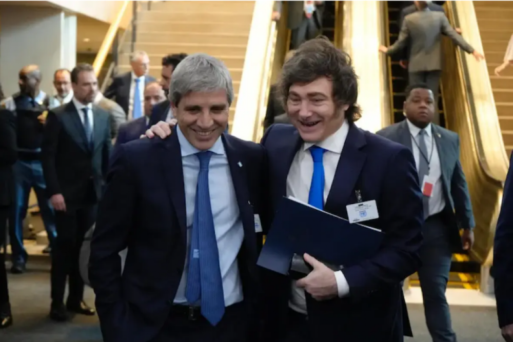 Desocupaci�n y salarios se meten en el tope del temario de una encuesta en la que el 71,8% de los argentinos expresa preocupaciones econ�micas