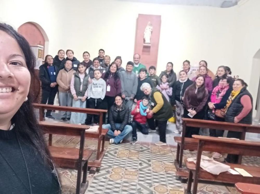 La prelatura de De�n Funes reuni� a decenas de fieles en una misi�n territorial