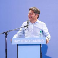Kicillof retoma su gira federal y viaja a Corrientes: foto con Vald�s, convenios y presentaci�n de su libro