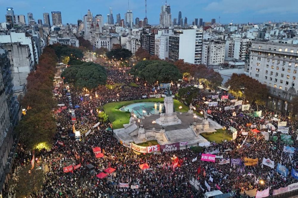 El mensaje final de la multitudinaria marcha: ��Ni una menos: vivas, libres y desendeudades nos queremos!�