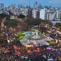 El mensaje final de la multitudinaria marcha: ��Ni una menos: vivas, libres y desendeudades nos queremos!�