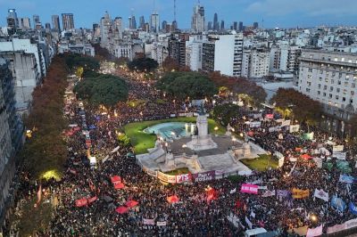 El mensaje final de la multitudinaria marcha: ��Ni una menos: vivas, libres y desendeudades nos queremos!�