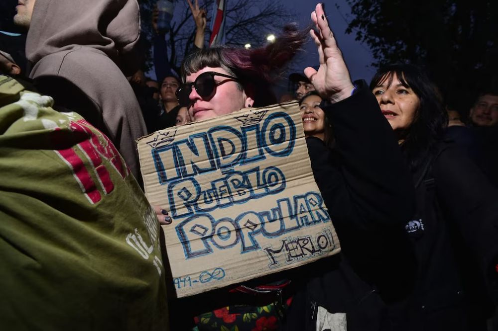 El mensaje pol�tico de una multitud unida en el hist�rico velatorio al Indio Solari y los s�ntomas de una Argentina rota