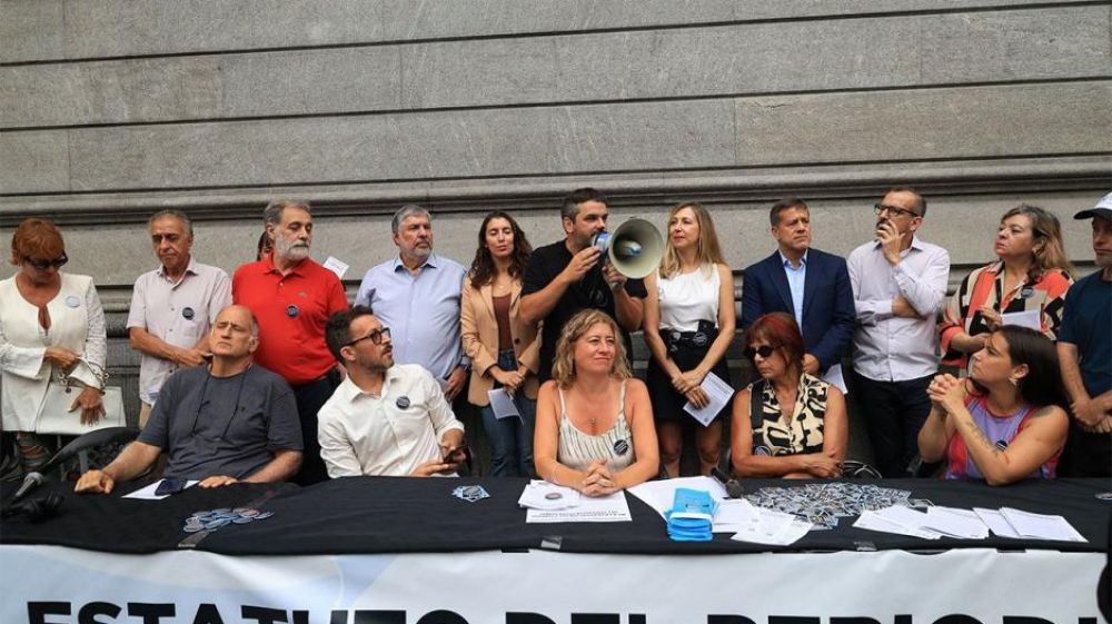 Sindicatos de prensa de todo el pa�s presentar�n en el Senado un proyecto para actualizar el Estatuto del Periodista Profesional
