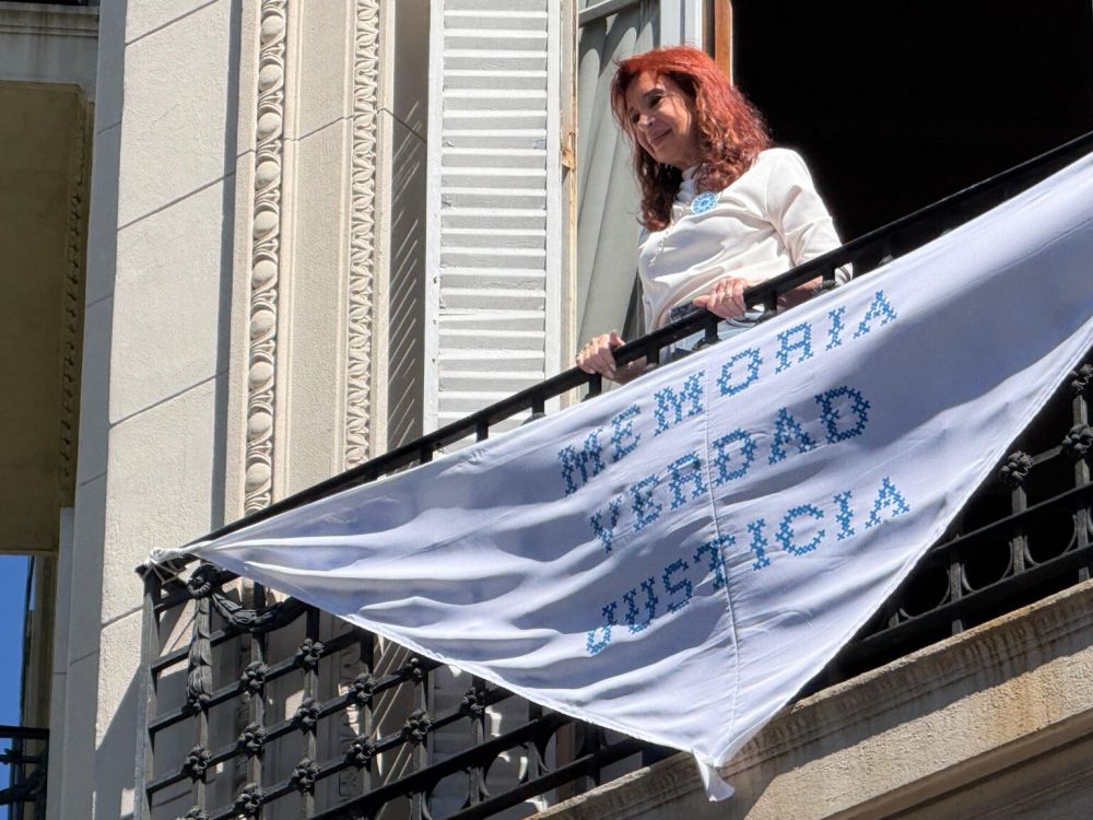 A un a�o de su detenci�n, trabajadores de m�s de 35 gremios convocan a San Jos� 1111 para denunciar �la persecuci�n y la proscripci�n� de Cristina