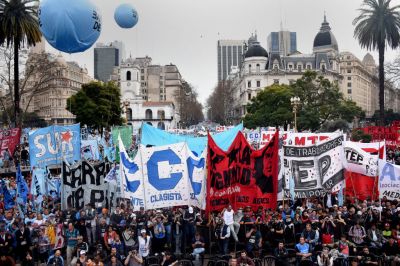 Los gremios de la Izquierda movilizan a Plaza de Mayo