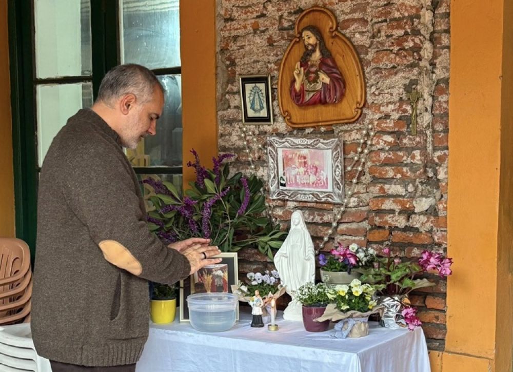 Chascom�s: Mons. Li�bana bendijo la tarea de la cooperativa textil San Cayetano