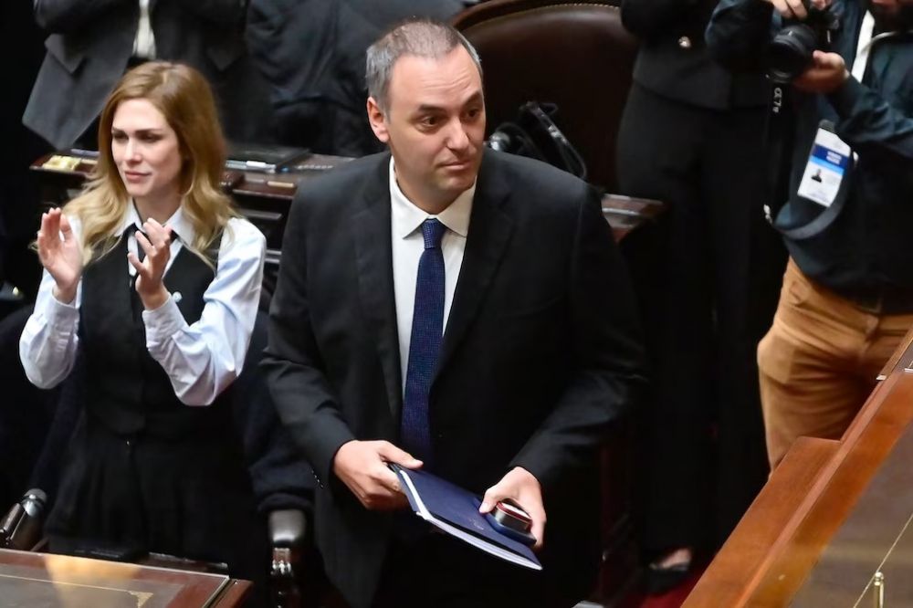 En medio de d�as complejos, Adorni trabaja en el informe de gesti�n con el que busca cambiar el eje de la discusi�n