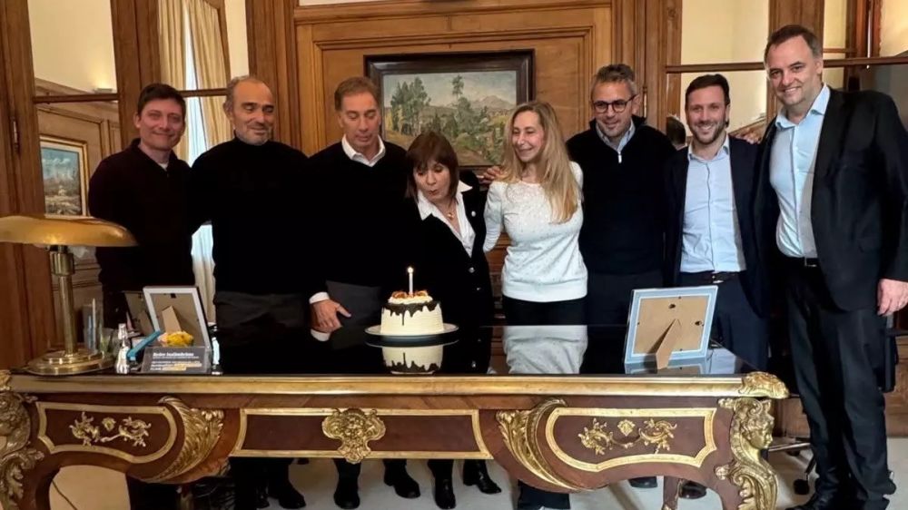 Los Milei supeditan su gobierno a evitar que Adorni sea procesado por lavado de dinero