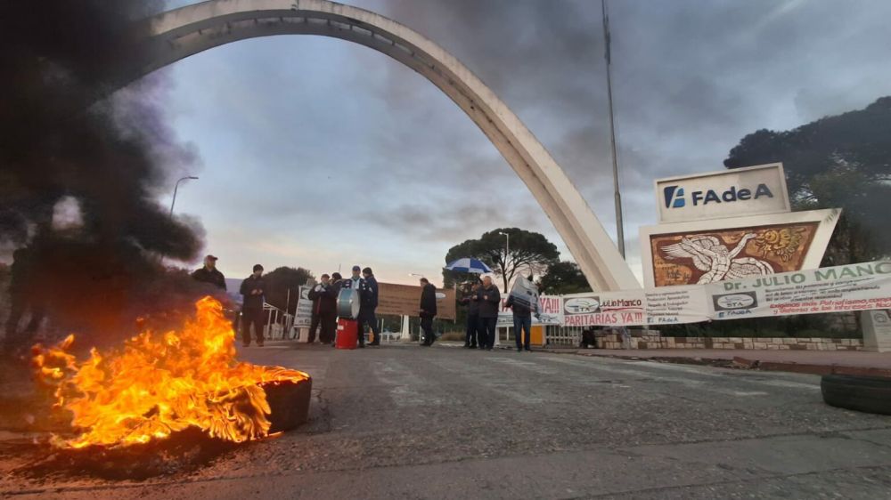 Crece el temor a un cierre total de la f�brica de aviones Fadea y los trabajadores denuncian un vac�o de conducci�n