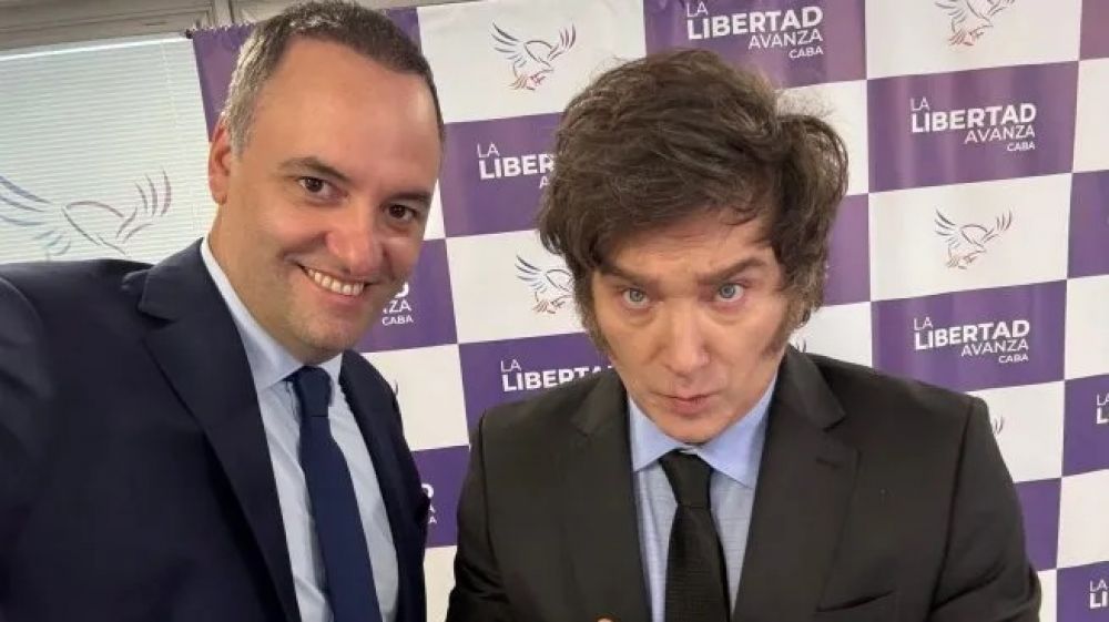 �Por qu� Javier Milei retiene a Manuel Adorni?