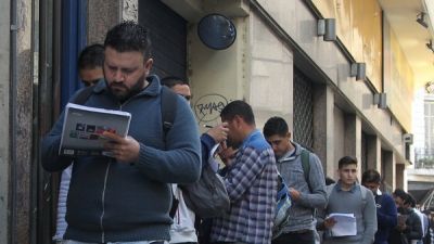 En el primer mes de la reforma laboral el empleo registrado continu� su ca�da y el sector privado muestra se�ales de debilidad