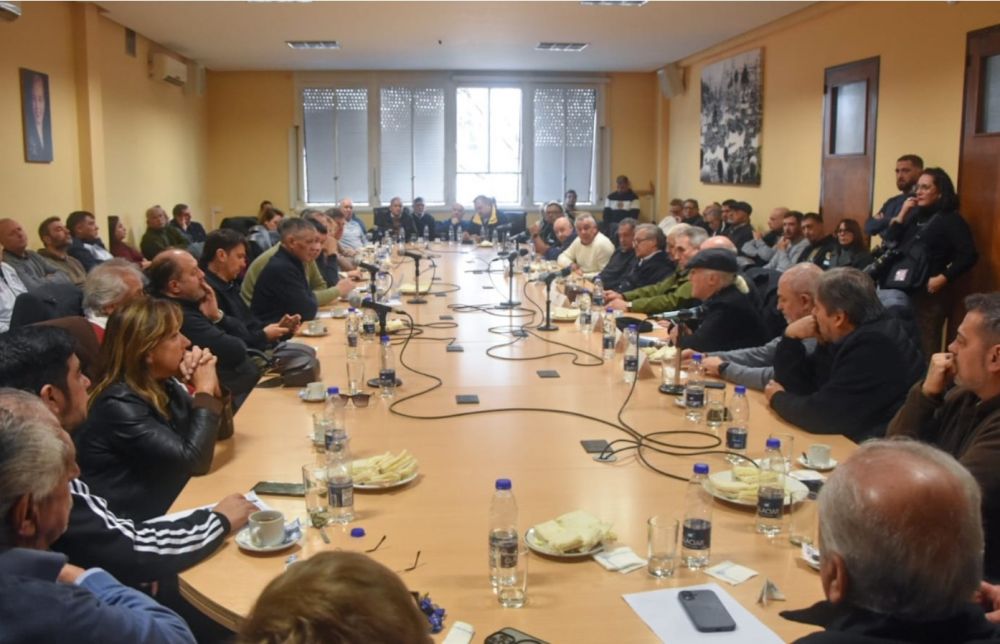 Con un Maturano que pidi� un paro general por tiempo indeterminado, la CGT recibi� a las Confederaciones: �El desaf�o es transformar el diagn�stico en organizaci�n, coordinaci�n y un plan de acci�n�