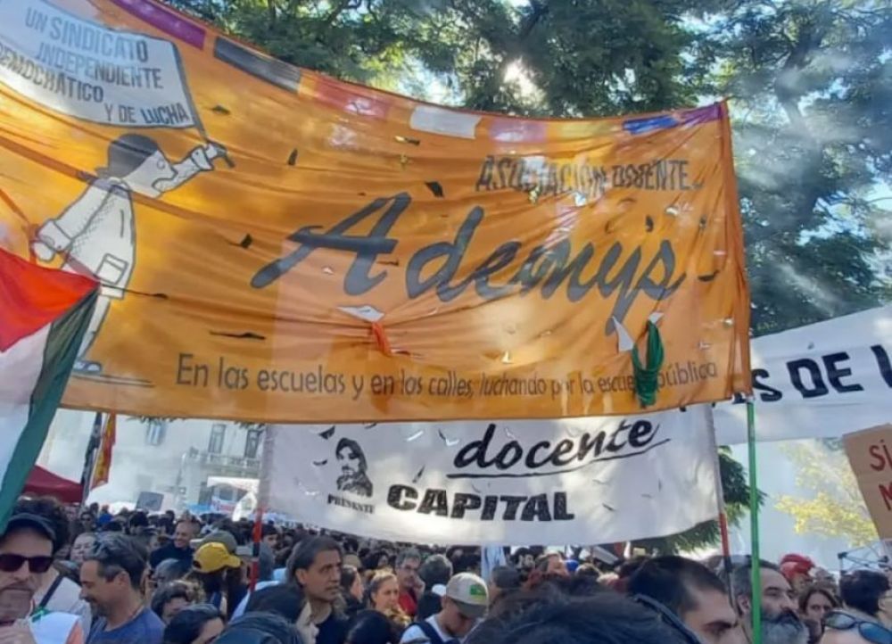 Paro y movilizaci�n de Ademys: Docentes porte�os marchan al Palacio Pizzurno contra el plan �BA Aprende� y en reclamo de mejoras salariales