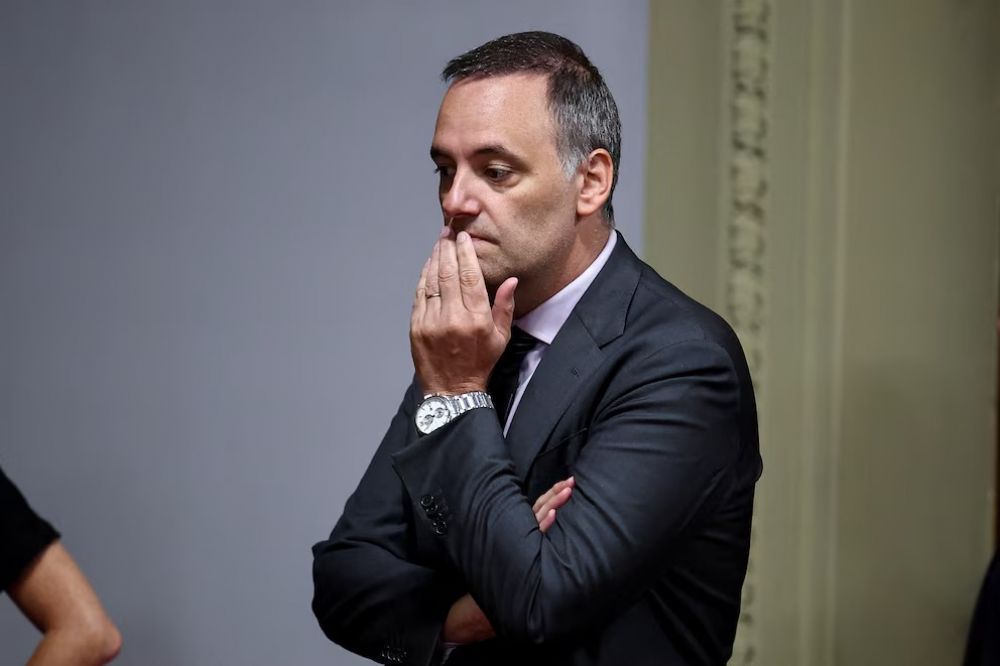 Zozobra en la Casa Rosada: Adorni gan� una sobrevida, pero Milei sale de gira y no hay un plan