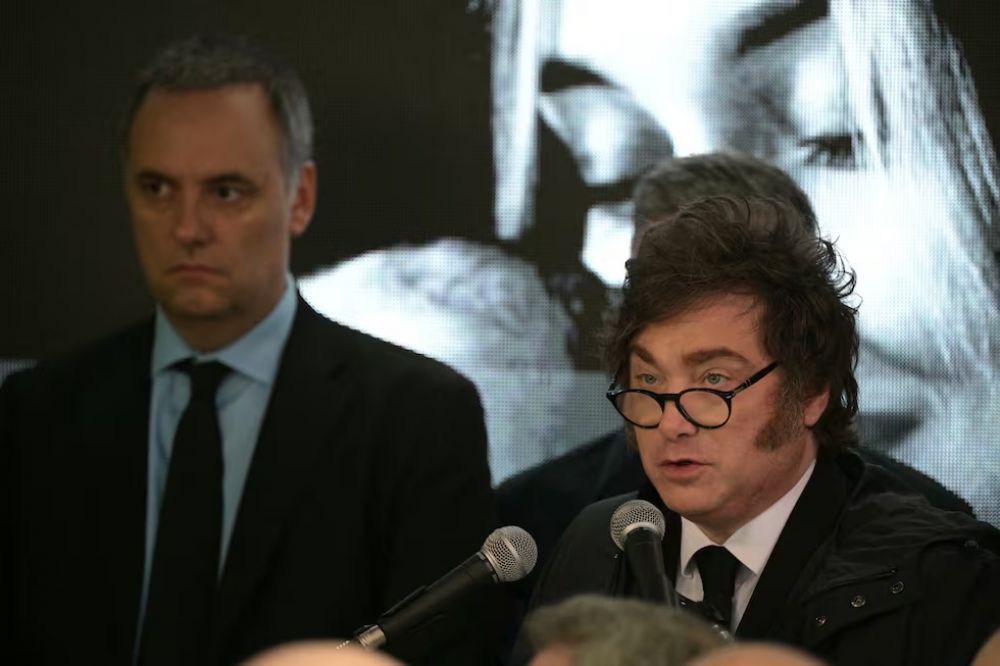 Adorni, el ancla que amarra a Milei