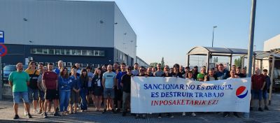 Seguimiento masivo de la huelga en la planta embotelladora de PEPSICO de Etxebarri-Ibi�a Cuota