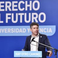 Axel Kicillof se hace camino al andar en medio de cuestionamientos