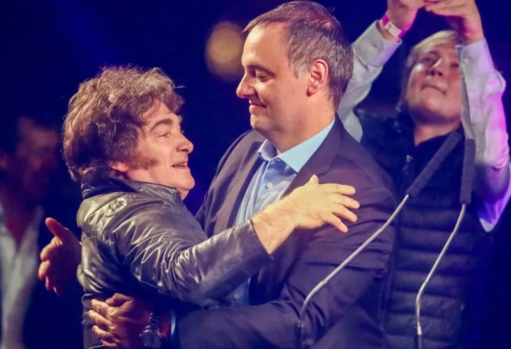 Javier Milei prolonga la agon�a de Manuel Adorni y desgasta a sus aliados