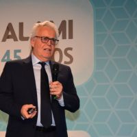 Tras la aparici�n de sus offshore y el pr�stamo vip de su hijo, se multiplican los rumores de salida de Claudio Stivelman y los gremios ya se preparan para recibirlo en el llano