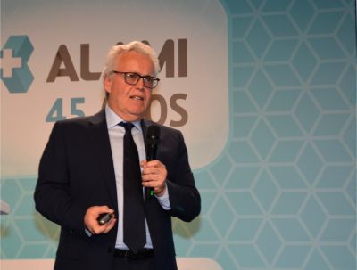 Tras la aparici�n de sus offshore y el pr�stamo vip de su hijo, se multiplican los rumores de salida de Claudio Stivelman y los gremios ya se preparan para recibirlo en el llano