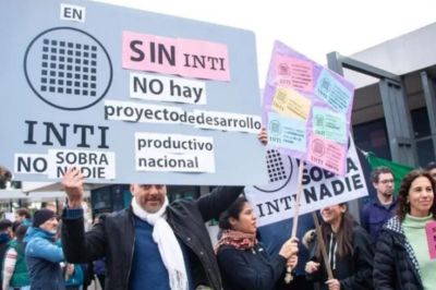 T�cnicos del INTI denuncian que el Gobierno no acata el freno judicial a los despidos y advierten: �No sabemos qu� va a pasar este martes con nuestros empleos�